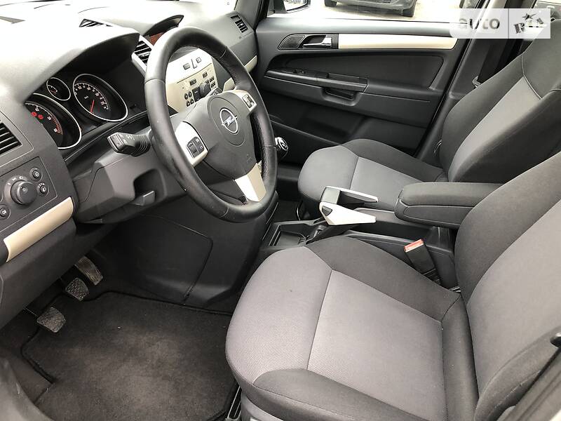 Универсал Opel Zafira 2008 в Киеве