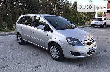 Минивэн Opel Zafira 2010 в Киеве