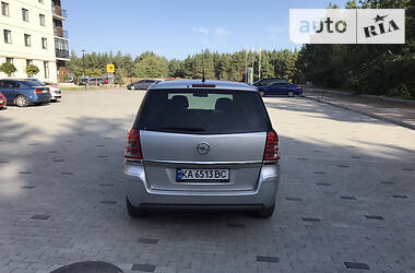 Минивэн Opel Zafira 2010 в Киеве