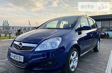 Минивэн Opel Zafira 2008 в Киеве