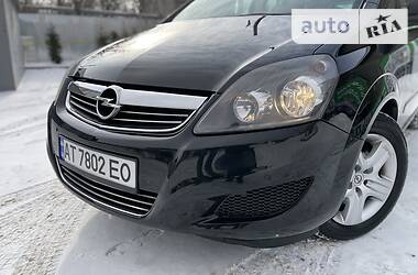 Универсал Opel Zafira 2010 в Ивано-Франковске