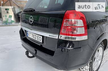 Универсал Opel Zafira 2010 в Ивано-Франковске