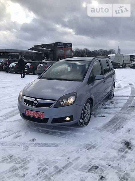 Минивэн Opel Zafira 2007 в Червонограде