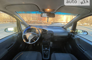 Универсал Opel Zafira 2002 в Звягеле