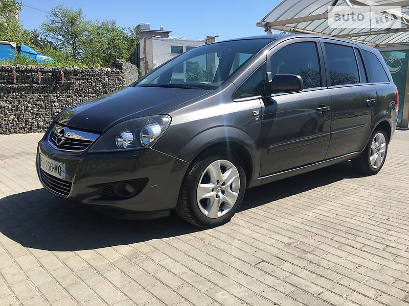 Opel zafira 2010 года