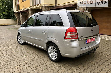 Минивэн Opel Zafira 2009 в Черновцах