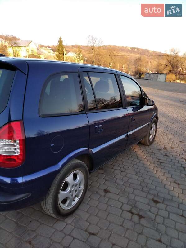 Минивэн Opel Zafira 2004 в Надворной