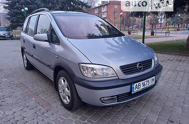 Универсал Opel Zafira 2001 в Могилев-Подольске