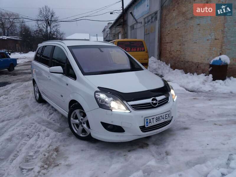 Універсал Opel Zafira 2009 в Калуші