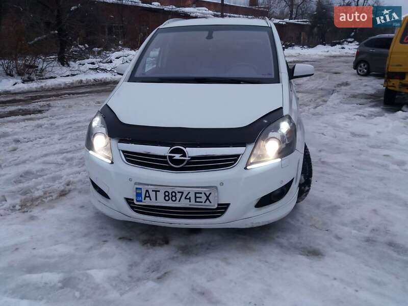 Універсал Opel Zafira 2009 в Калуші
