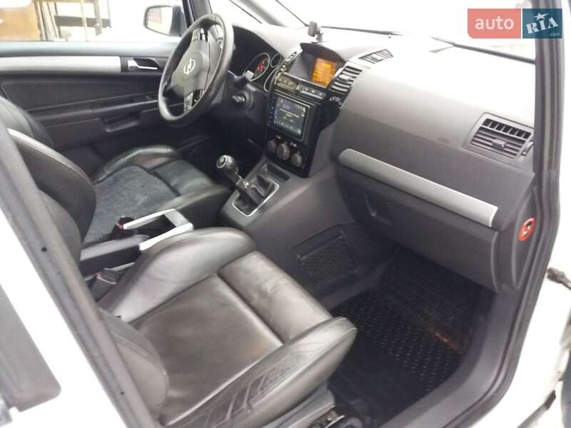 Універсал Opel Zafira 2009 в Калуші