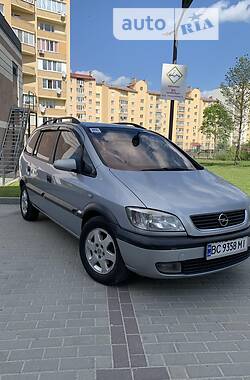 Седан Opel Zafira 2000 в Новояворовске