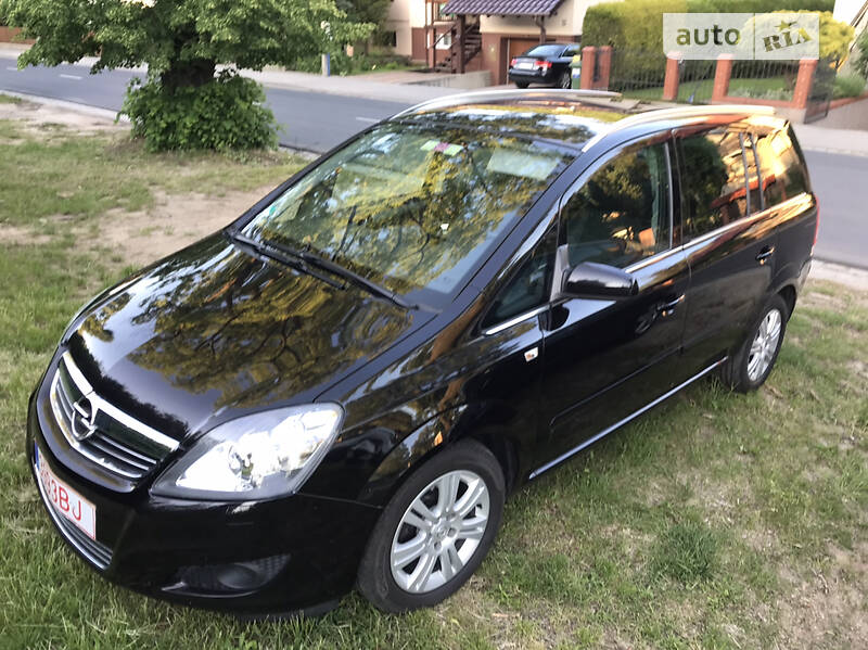 Универсал Opel Zafira 2010 в Ровно