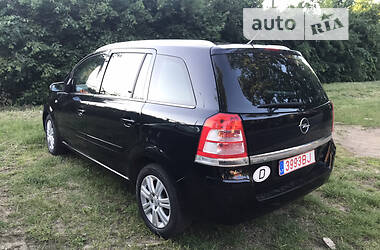 Универсал Opel Zafira 2010 в Ровно