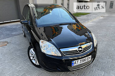 Минивэн Opel Zafira 2009 в 