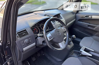 Минивэн Opel Zafira 2009 в 