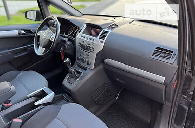 Минивэн Opel Zafira 2009 в 