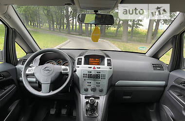 Универсал Opel Zafira 2010 в Полтаве