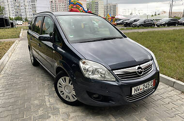 Универсал Opel Zafira 2010 в Полтаве