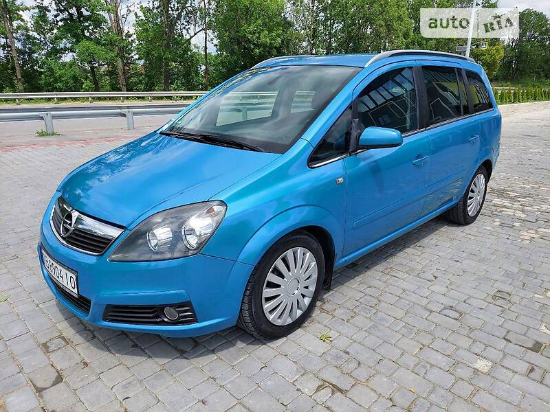 Минивэн Opel Zafira 2005 в Могилев-Подольске