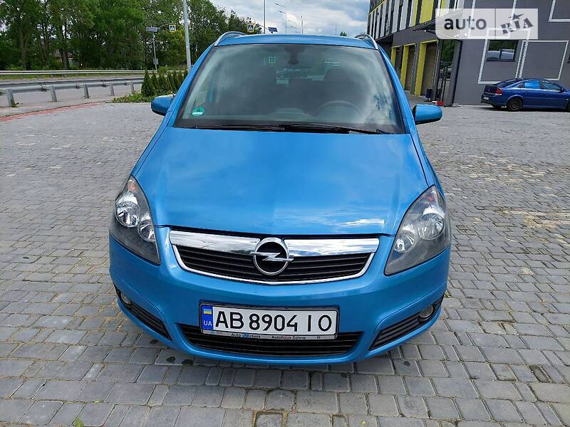 Минивэн Opel Zafira 2005 в Могилев-Подольске