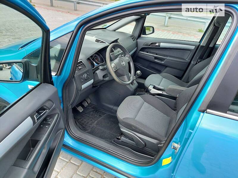 Минивэн Opel Zafira 2005 в Могилев-Подольске