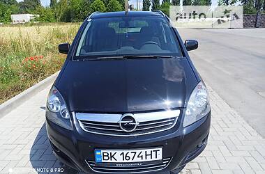 Універсал Opel Zafira 2011 в Рівному