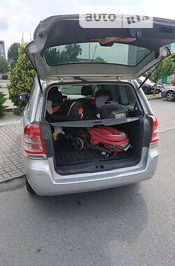 Минивэн Opel Zafira 2012 в 