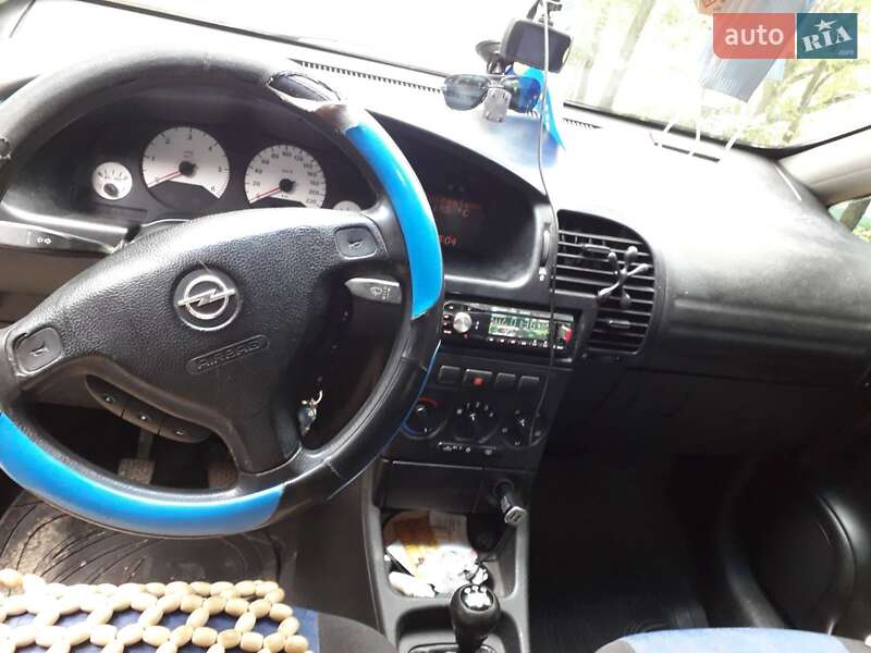 Минивэн Opel Zafira 1999 в Черновцах
