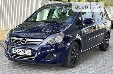 Универсал Opel Zafira 2011 в Днепре
