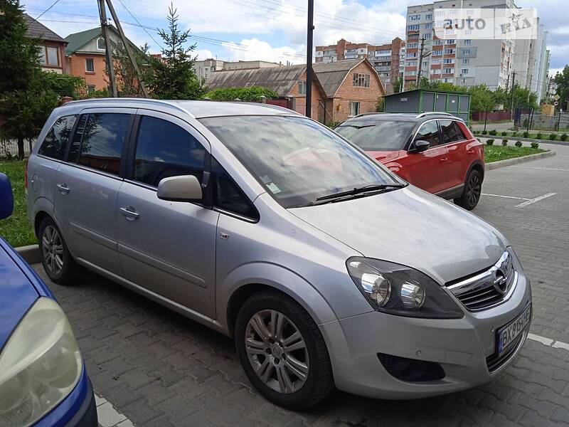 Минивэн Opel Zafira 2012 в Хмельницком