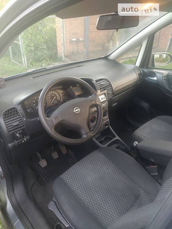 Минивэн Opel Zafira 2005 в Смеле