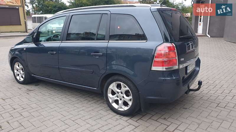Мінівен Opel Zafira 2005 в Надвірній