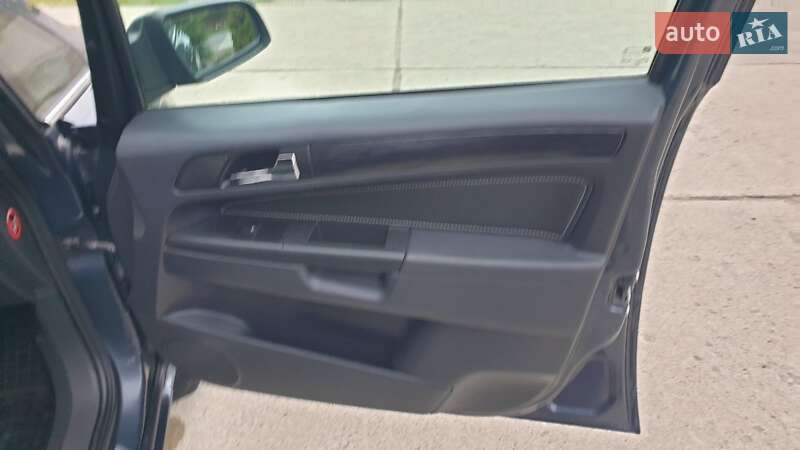 Мінівен Opel Zafira 2005 в Надвірній