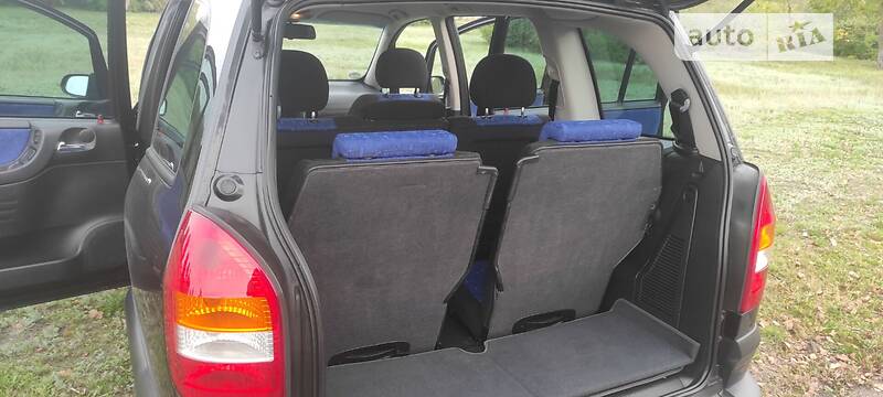 Мінівен Opel Zafira 2001 в Кам'янському
