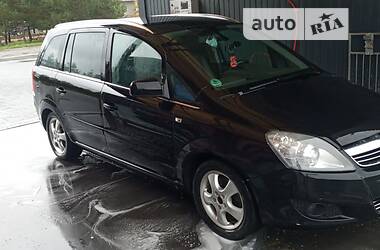 Минивэн Opel Zafira 2010 в 