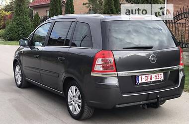 Минивэн Opel Zafira 2011 в 