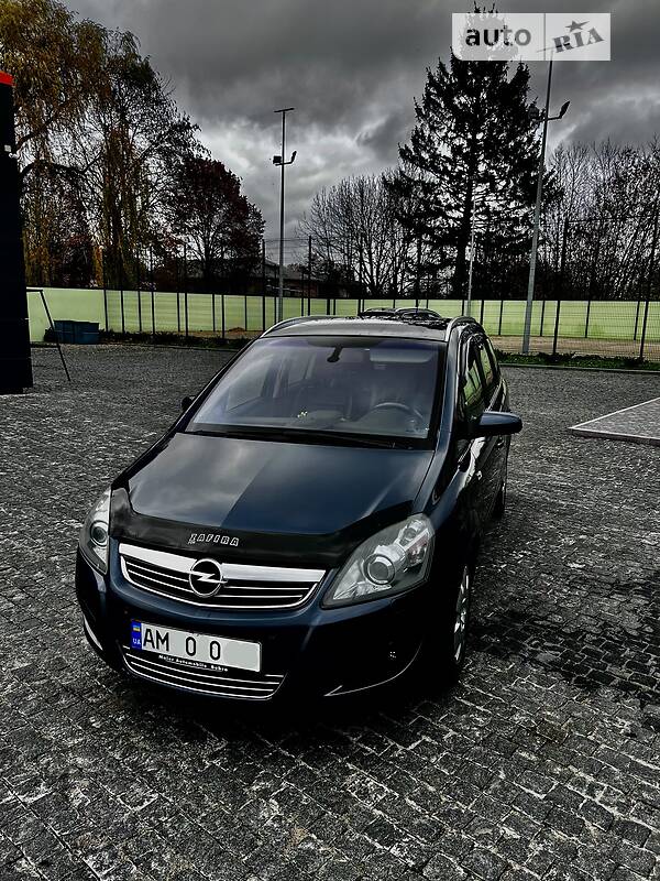 Минивэн Opel Zafira 2008 в Житомире