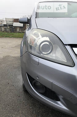 Минивэн Opel Zafira 2008 в 