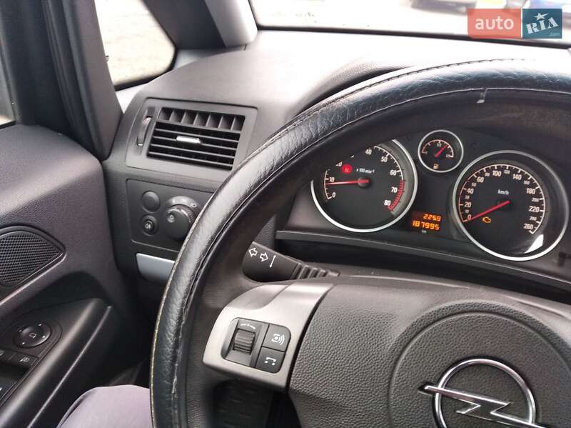 Минивэн Opel Zafira 2005 в Одессе