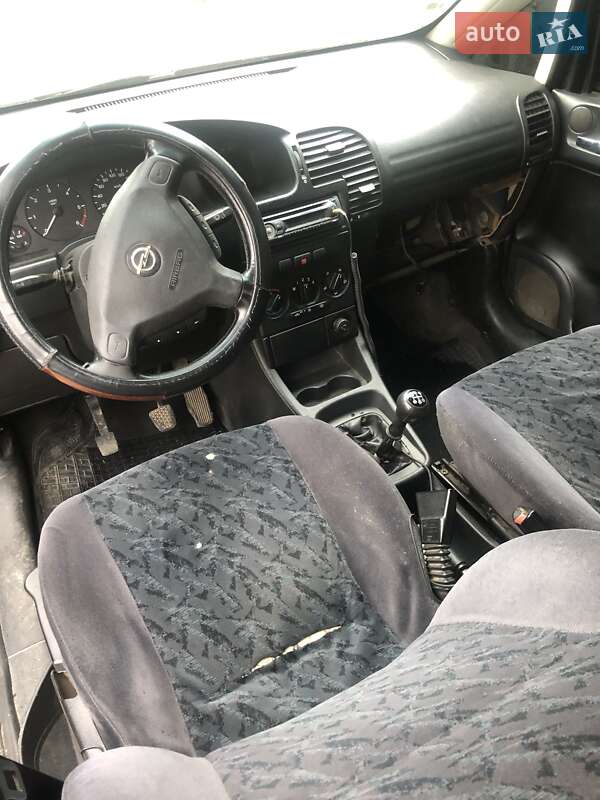 Минивэн Opel Zafira 2001 в Одессе