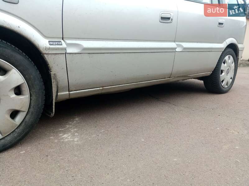 Минивэн Opel Zafira 2004 в Киеве