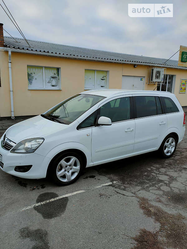 Минивэн Opel Zafira 2010 в Полтаве