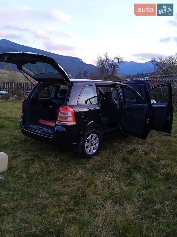 Минивэн Opel Zafira 2009 в Долине фото 10 Минивэн Opel Zafira 2009 в Долине