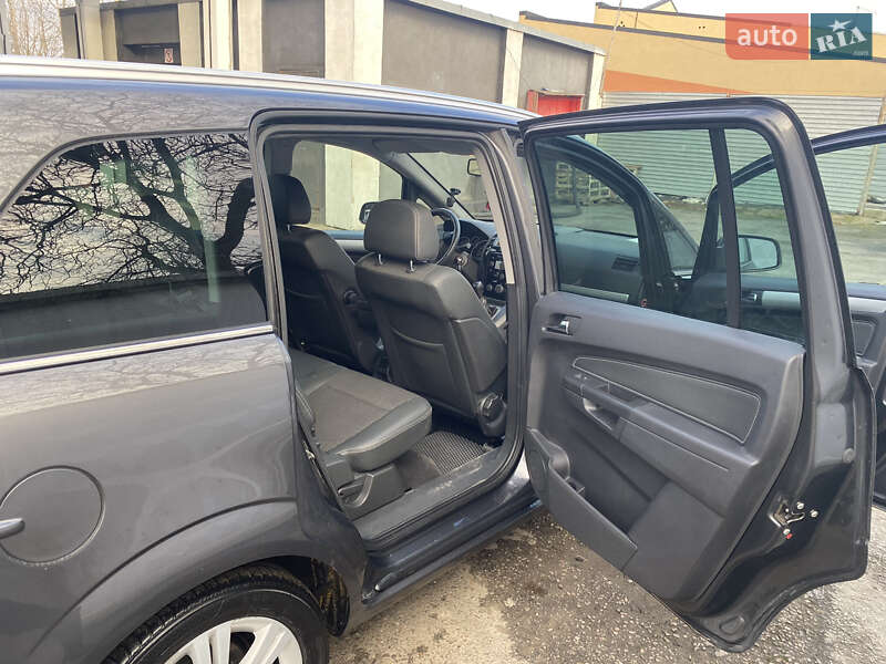 Минивэн Opel Zafira 2011 в Черновцах