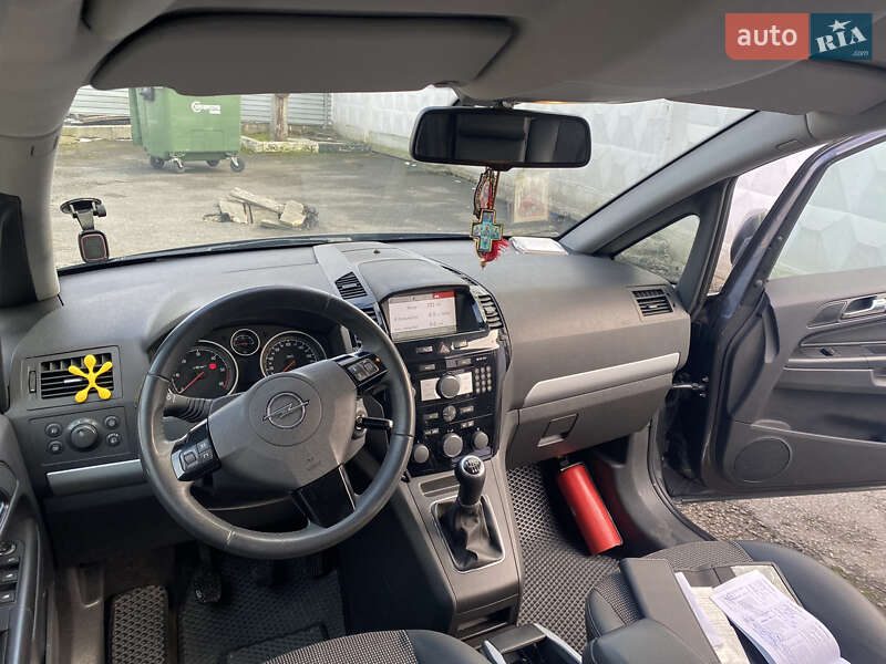 Минивэн Opel Zafira 2011 в Черновцах