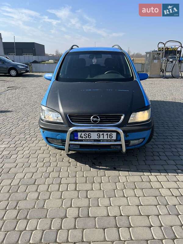 Минивэн Opel Zafira 2001 в Сваляве