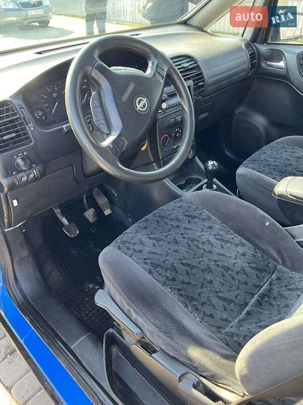 Минивэн Opel Zafira 2001 в Сваляве
