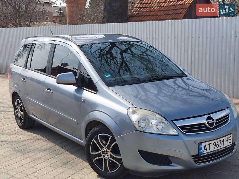 Минивэн Opel Zafira 2009 в Ивано-Франковске
