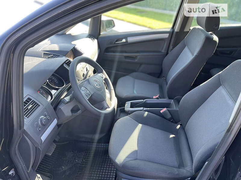 Минивэн Opel Zafira 2008 в Луцке
